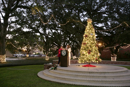 Jackie Thomas and Blair Abene light holiday tree