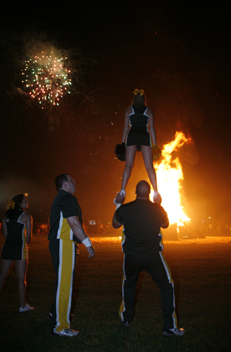 Bonfire heats up fans for Homecoming game!