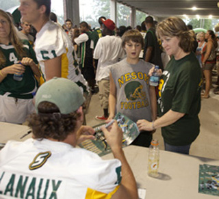 Southeastern football players sign fall schedules at Strawberry Jam