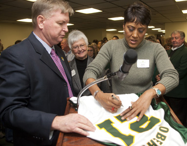 Robin Roberts jersey auctioned on eBay