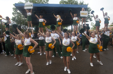 Cheerleaders at Lionpawlooza