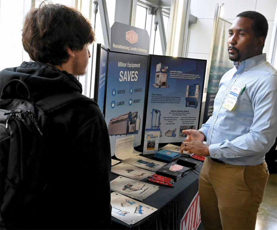 Student talking to professional at Tech-connect event at Southeastern