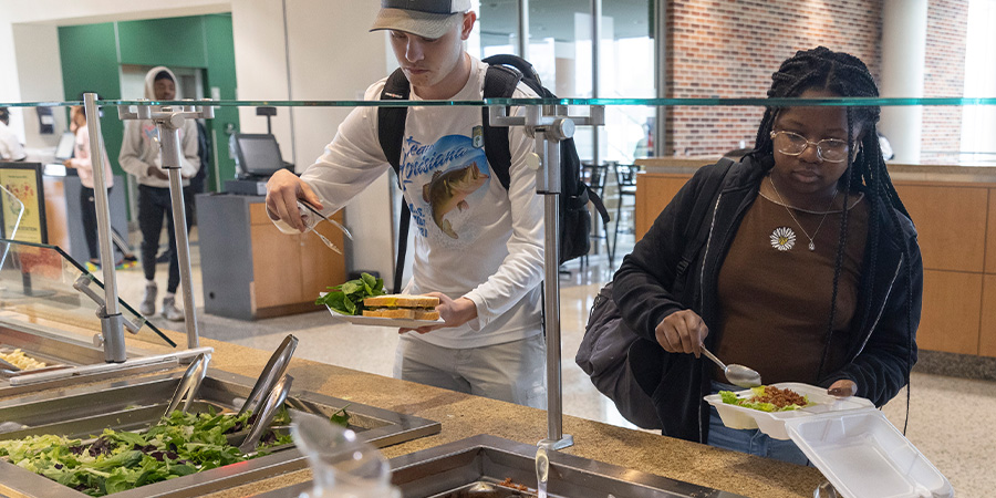 Students serving themselves salads in The Mane Dish.