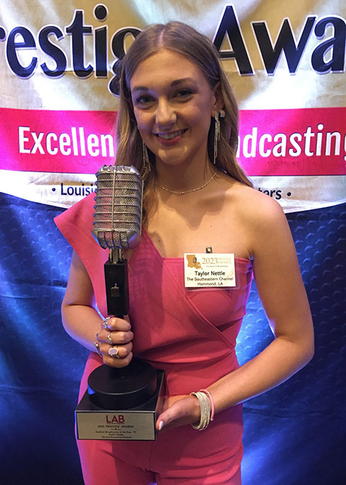 taylor nettle with broadcaster of the year award