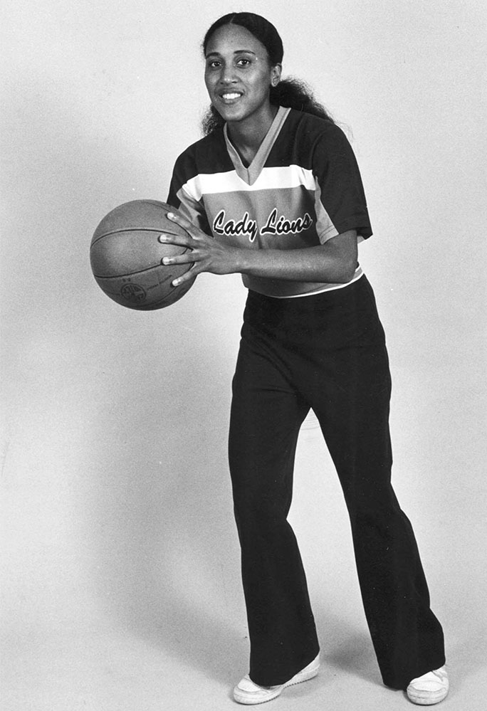 Robin Roberts posing holding a basketball.