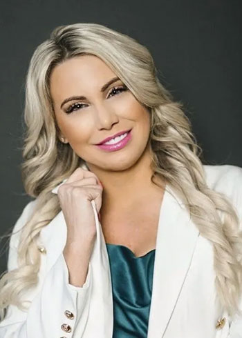 Headshot of Laura Dimattia.