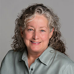 Headshot of Lucie Agosta